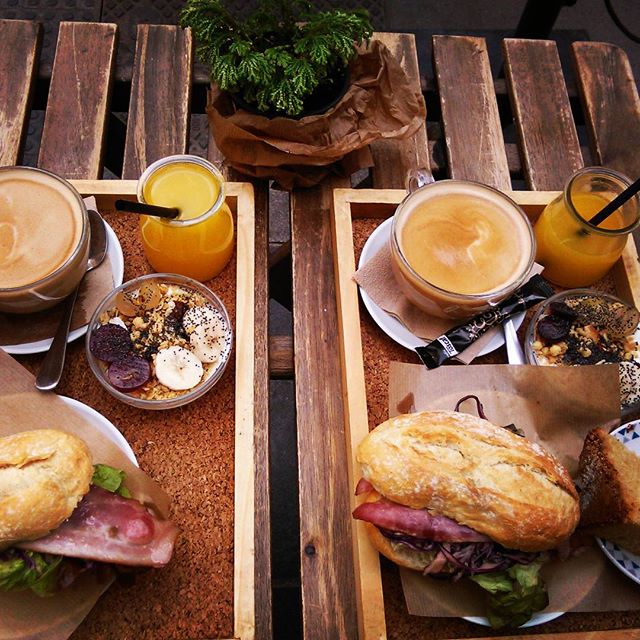 Domingos de brunch en @dulcedelecheboutique #Ñamñam #dulcedelecheboutique #Dulcedeleche #russafa #Ruzafamola #ruzafa #brunch #DomingosMolones #Loquenosgustaelbuencomer #loveValencia #food #instafood #yummi #brunchmuth #dulcedelecheruzafa