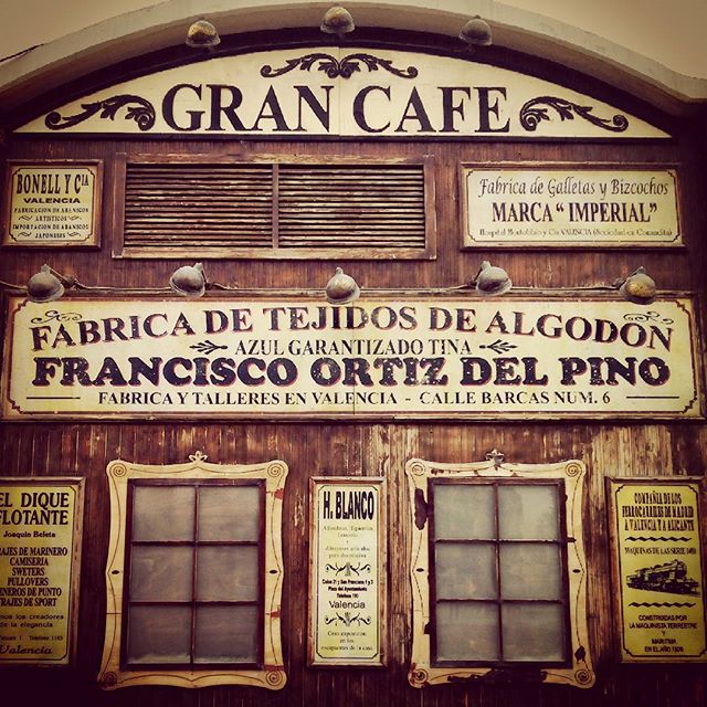 Total Vintage - #grancafe #fachada #vintage #facade #lettering #instagram #instagramers #picoftheday #lovevalencia #vlc #igerspain #igers