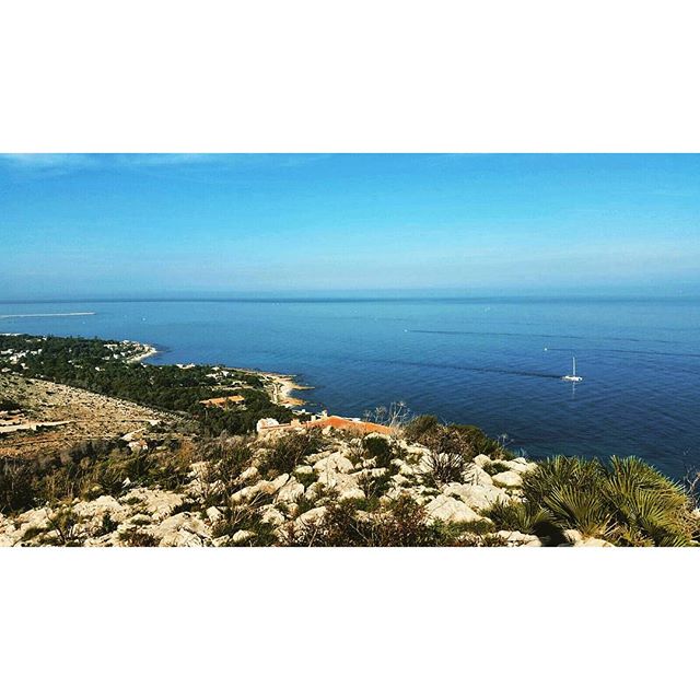 El mar en Dénia. 
#denia #estaes_natura #estaes_valencia #ig_spain #mediterraneo #mediterranean
#sea #boat #estaes_universal #estaes_playas #loves_valencia #beach #landscape #unpaseounafoto #estaes_alicante #lovevalencia #instagram #instantes_fotograficos #instagramers #factorypassions #instagood #todoclick #entre_fotos #ke_pictures #spain #spain_beautiful_landscapes #spainiswonderful #total_cvalenciana #senderismo #loves_valencia