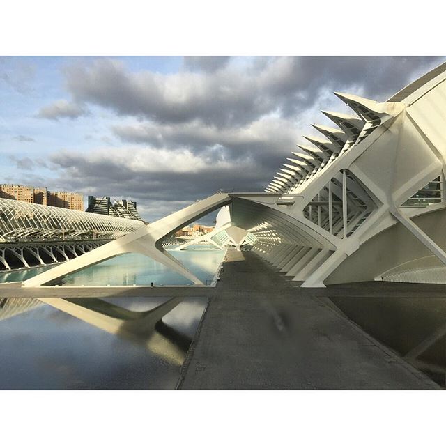 "Porque antes los mapas decían: ¡Cuidado con los Dragones!"
#Arquitectura #valenciagram #cac