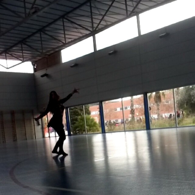 No habrá nadie en el mundo que cure la herida que dejó tu orgullo, yo no comprendo que tu me lastimes. Con todo todo y el amor que tu me diste...
#Buika #flamenco #dance #follow #cute #lovevalencia