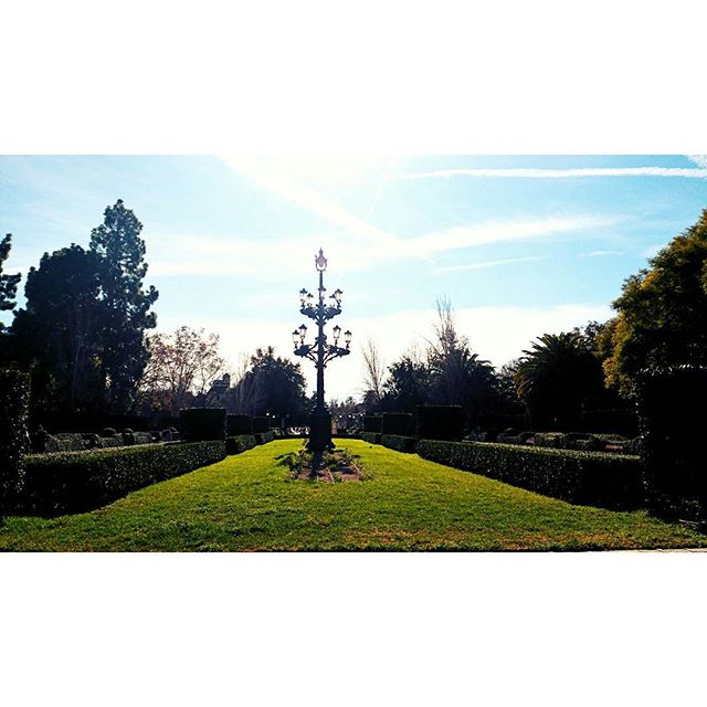 De la luz ? 
#valencia #tranquilidad #paz #igersvalencia #jardines #luz #bonita #spain #farola #lovevalencia ?