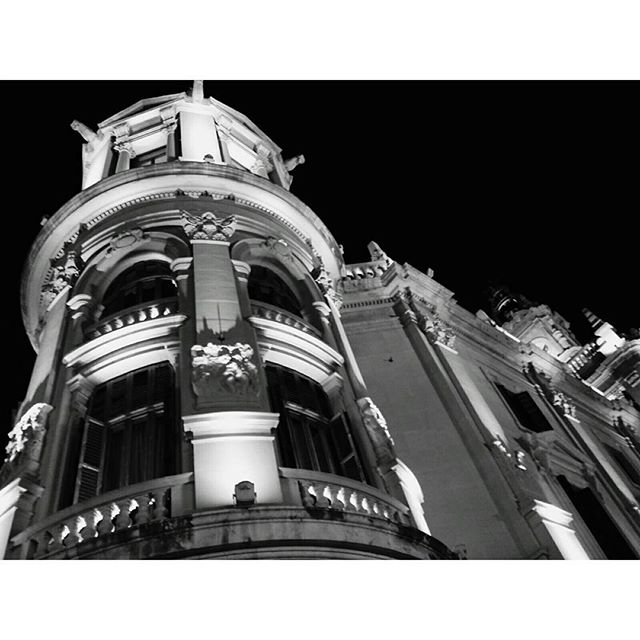 #plazadelayuntamiento #valencia #lovevalencia #saturdaynight #perfectsmoments #photography #photographerlovers #phoyographylovers #photographerlife #photogrid #photobomb #photographyislife #beautifulplace #city #phoneshot #blackandwhite #loves_team_contest #loves_nyc #simply_noir_blanc #tv_fullframe #bw_greece #unsquares #minebnw16x9 #16x9minebnw #blackandwhiteisworththefight #ig_today #ig_global_people #igglobalclub #igpowerclub #turismospain @turismospain