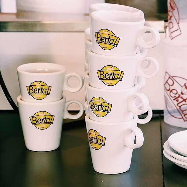 ¡Ánimo, que ya casi le ganamos la partida a la semana y el finde nos espera! Un cafecito para recargar energías y a continuar. ¡Feliz tarde!
#MomentosBertal #Bertal #coffee #coffeelover #cafe #merienda #miercoles #wednesday #bakery #Valencia #sweet #sweetlover #tasty #yummy #delicious #foodie #foodlover #lovevalencia #micalet #bonaire #happy #brunch #dinner