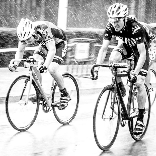 Apoteósico / Apotheosis ?: @ericwurfl 
#CriteriumValencia #2criteriumvalencia #Criteriumvalencia2015 #criteriumrace #trackrace #nobreaks #mylegsmygears #fixie #fixed #fixedgear #dqb #dequebikes #fabricbike #eltin #kia #poloandbike #ridehard #witl #divendres #lovevalencia