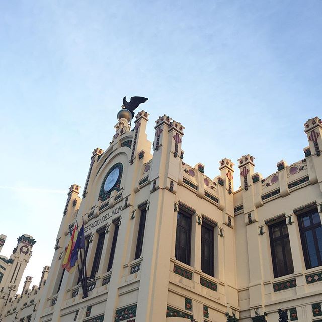 Hoy es festivo en Valencia pero a nosotros podéis encontrarnos trabajando. Si queréis cualquier cosa, ¡ya sabéis!?
#sanvicente #lovevalencia #sesameteam #estaciodelnord