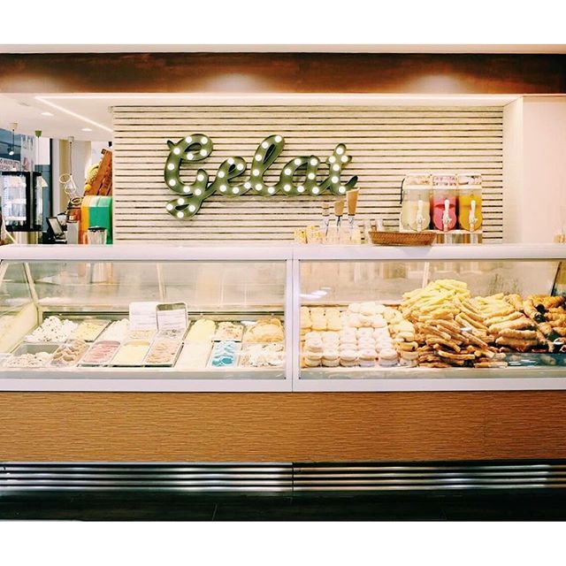 Lo bueno de tener una temperatura de 20º en pleno invierno en #Valencia es que podemos tomarnos un helado sin problemas. En Bertal tenemos una amplia variedad de helados artesanales, de los que os costará elegir cual es el que está más rico. ¡Os esperamos golosos! 
#Bertal #helado #icecream #heladoartesanal #sweet #golosos #brunch #breakfast #lunch #dinner #merienda #sweetlover #instafood #foodie #foodlover #lovevalencia #tasty #yummy #delicious #happy #bakery #foodporn #micalet #bonaire