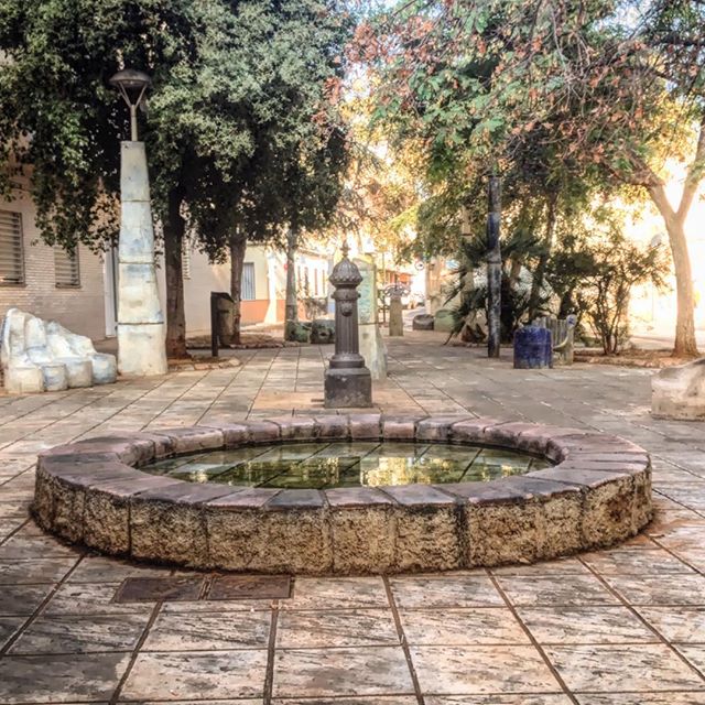 #passetjan per #vila #vilareal #villarreal #vila_real #loves_valencia #lovevalencia plaça de "los picapiedras"?