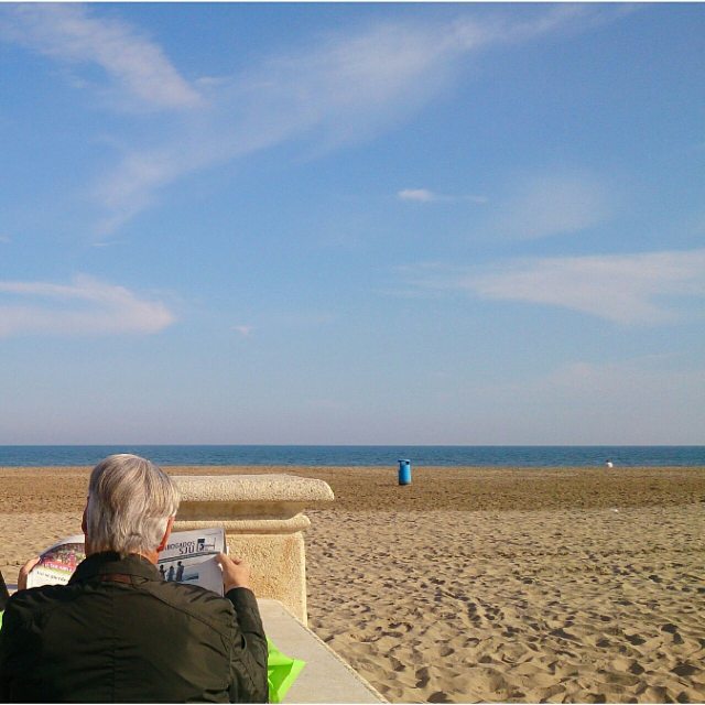 Nothing better to say goodbye to 2015  on the beach a sunny day, the wonderful light of Valencia ?

#goodbye2015 #hello2016 #valencia #happynewyear #travel #volunteering #volunteer #nature #lovevalencia