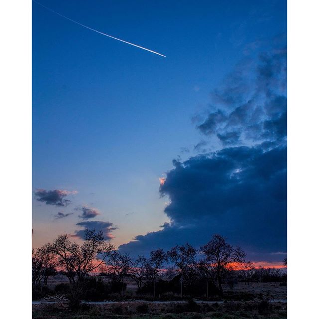 #sunsets #puestadesol #fotodeldia #fotoclub_ab #ic_minimal #igworldclub #instamoment #instagramers #igersvalencia #igerscomunitat #ig_minimalshots #igmasters #landscape #lovevalencia #loves_valencia #minimalism #minimalistag #match_colour #valencia #valenciagram #valenciaenamora