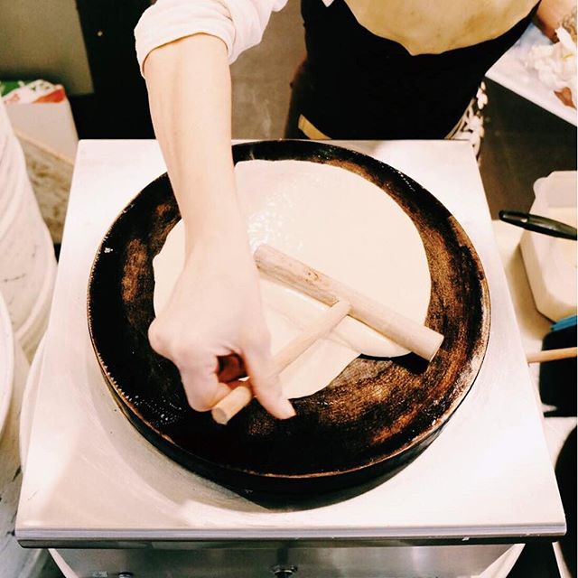 Nuestra propuesta para comenzar un sábado redondo: un desayuno/ brunch con uno de nuestros crepes. ??? ¡Feliz fin de semana!
#MomentosBertal #Bertal #breakfast #brunch #Valencia #desayuno #crepe #sweet #dulce #sabado #saturday #weekend #foodie #instafood #sweetlover #lovevalencia #sunny #zumo #zumonatural #healthy #coffee #coffeelover #foodporn #micalet #plazadelareina #bonaire #elosito