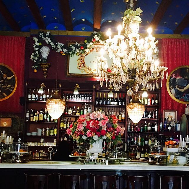 Love drinking #cocktails @cafedelashoras #ornatevalencia #fridaynightfever #lovevalencia #igersvalencia