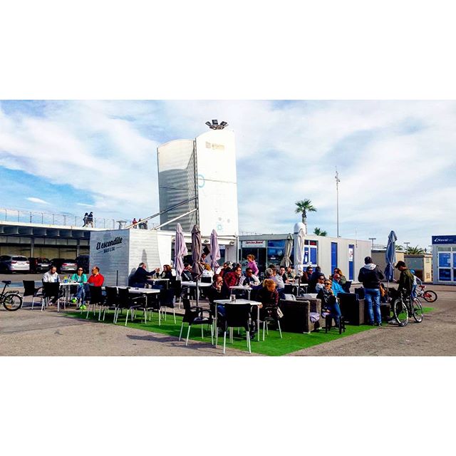 Contenedor-cafetería 
#café #lovecafé #coffee #marinareal #Puerto #port #puertodevalencia #valencia #valenciagram #ig_valencia #comunitatvalenciana #VLC #igersvalencia #lovevalencia #visitvalencia #city #photooftheday #picoftheday #panoramica #citylife #mar #paseo #sol #sun #terraza #terraceo #terraceovlc #escenascotidianas #domingueros