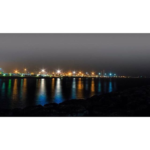 #minimalstream #minimal #reflection #reflejos #nocturnalwonderland #night #nightlife #fotoclub_ab #fog #fotodeldia #ic_minimal #igworldclub #instamoment #igersvalencia #instagrammers #igerscomunitat #lovevalencia #loves_valencia #valenyorker #valencia #valenciagram #valenciaenamora#match_night