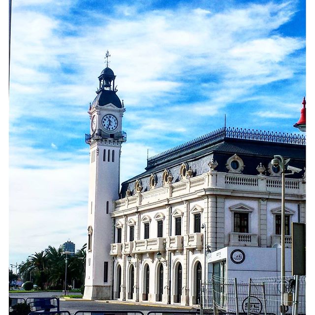 Parte de atrás del edificio de la autoridad portuaria #Puerto #port #puertodevalencia #marinareal #valencia #valenciagram #ig_valencia #comunitatvalenciana #VLC #igersvalencia #lovevalencia #visitvalencia #city #photooftheday #picoftheday #buildinglover #cielo #sky #mar #paseo #edificio #building #architecture #arquitectura #streetphotography #streetstyle #urban #fachadas #fachada #arquitecture
