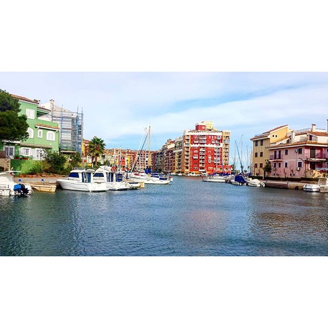 #alboraya #portsaplatja #saplatja #alboraia #Puerto #port #portesportiu #puertodeportivo #barcos #yates #valencia #valenciagram #ig_valencia #comunitatvalenciana #VLC #igersvalencia #lovevalencia #visitvalencia #city #photooftheday #picoftheday #panoramica #citylife #mar #paseo #edificio #cielo #sky