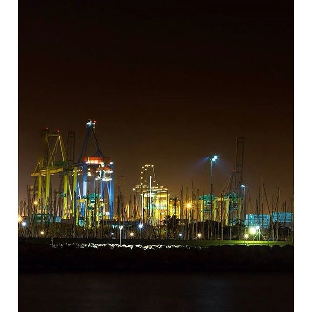 #portland #total_cvalenciana #match_valencia #match_colour #match_night #reflection #reflejos #nocturnalwonderland #nightlife #comunitatvalenciana #valenciaenamora #valenciagram #valenyorker #valencia #lovevalencia #loves_valencia #landscape #minimalistag #fotoclub_ab #fotodeldia #ships #igersvalencia #instagrammers #instamoment #igerscomunitat #