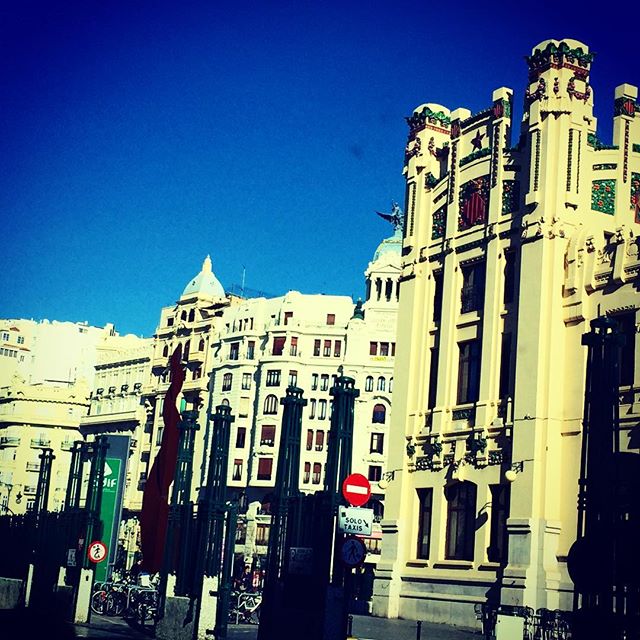 Estacio del Nord, Valencia :) #spain #españa #valencia #estaciondelnord #sunnyday #sunny #happy #happymonday  #ilovespain #sunnyspain #valenciabonita #maravilla #laciudadbonita #lovecity #city #lovevalencia @valencia_noticias_oficial @valenciaturisme #potd #trainstation