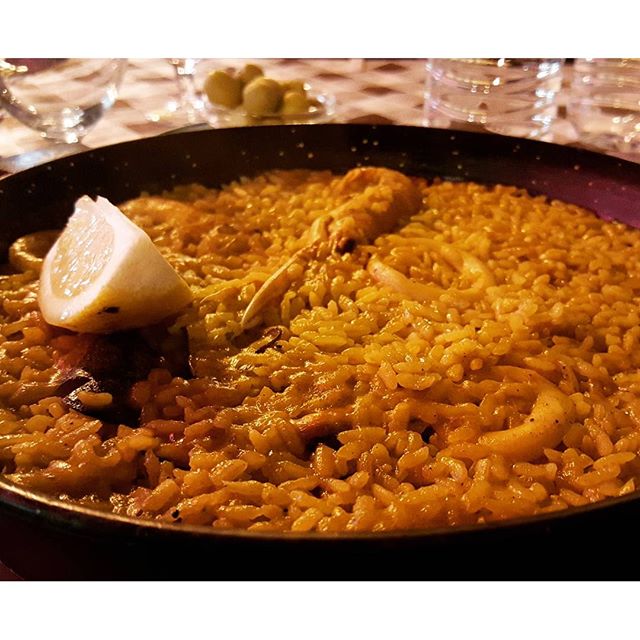 #paella #foodporn #food #cena #cibo #spagna #espana #paellavalenciana #foodpornvalencia #valenciafoodporn #pesce #trip #viaggio #instavalencia #lovevalencia #ilovevalencia #naturale #nofilter #instafood #instapaella #pornfood