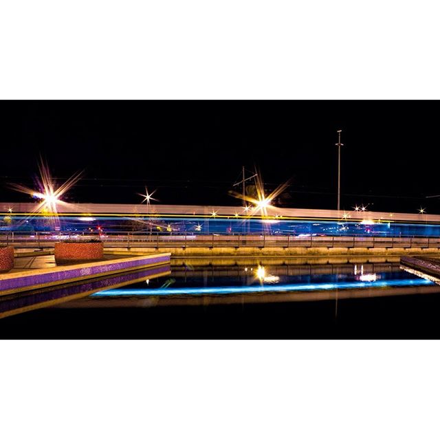 #valenciaenamora #valenciagram #valencia #loves_valencia #lovevalencia #fotourbana #fotoclub_ab #match_night #match_colour #instamoment #instagramers #igerscomunitat #igersvalencia #valenyorker #night #nightlife #nocturnal #nocturnalwonderland #noche #reflejos #reflection#tren #trains