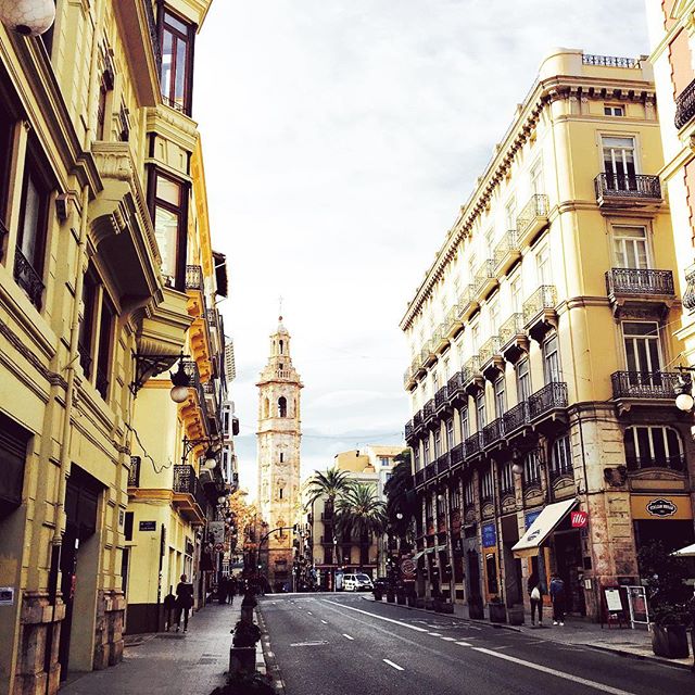 Calle La Paz ?? • #architecture #architexture #archidaily #architecturelovers #callelapaz #beautiful #street #iglesia #detalle #centro #febrero #tuesday #martes #lovevalencia #valencia #valenciaenamora #valenciagrafias #igersvlc #ig_valencia #igersvalencia #loves_valencia #igersspain #spain #españa