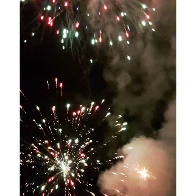 Aun resfriada he conseguido oler la pólvora. Y con este video os anuncio mi vuelta a facebook por fallas, hay cosas que por mucho que pase el tiempo y descubras cosas nuevas o estes lejos no cambian. #castillo #fuegosartificiales #mascletánocturna #lovefallas #lovefalles #noche #nit #night #fireworks #valencia #pamplona #pamplonaenfallas #valenciaenfallas #lovevalencia #lovepamplona #igers #instavid