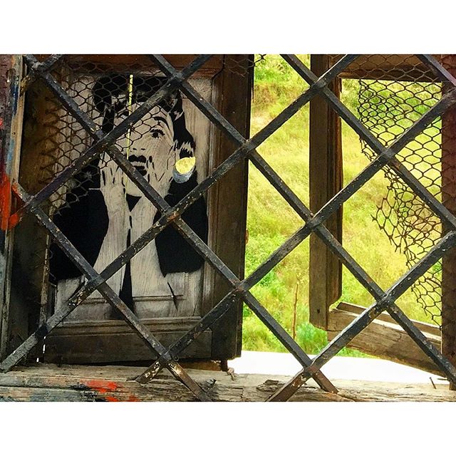 Street Art Valenciano- Valencia
Ahí, escondida y sorprendida tras la reja, esperando a que alguien se de cuenta de su asombro, así la encontré, así la tomé!
#Valencia #ValenciaStreetArt #streetart #streetartbcn #streetartValencia #streetarteverywhere #streetartnews #graffiti #valenciagram #nuestravalencia #lovevalencia #valenciacity #valenciastreet #thecreatorclass #passionpassport #bcndreamers #catalunya #igersvalencia #labuenavibrasecontagia #LaFelicidadEsContagiosa #contagiemonosdefelicidad #2016