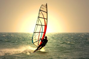 Practicar windsurf en Valencia