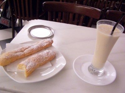 horchata de chufa e fartons, dolci tipici di Valencia