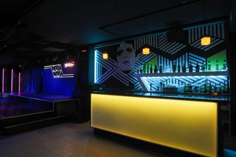 Bar con musica dal vivo a