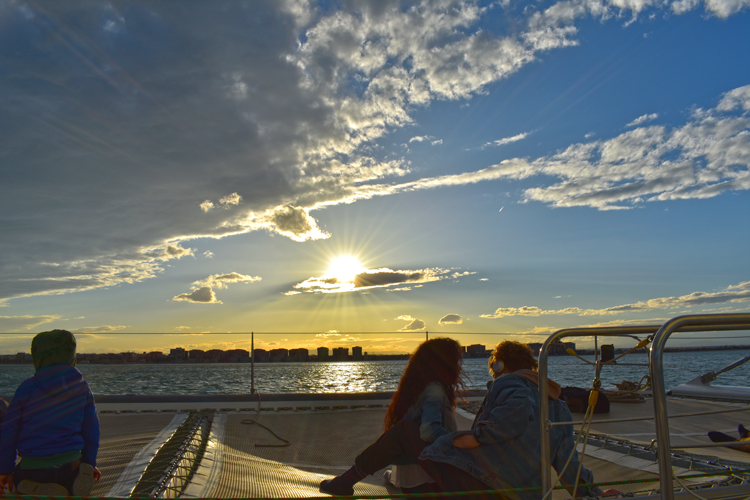 Experiencia puesta del sol en barco