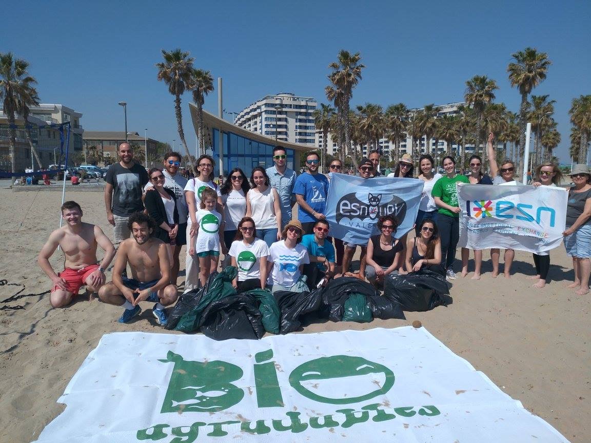 bioagradables voluntariado limpieza playa valencia