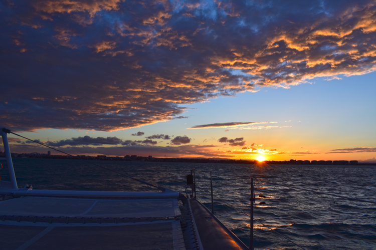 Experiencia puesta del sol en barco