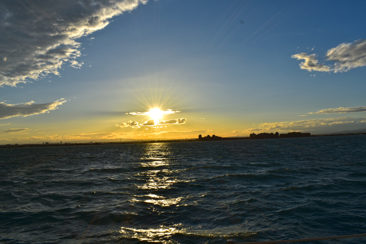 experiencia puesta del sol en barco
