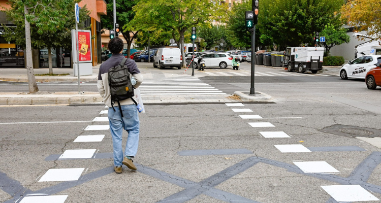 tres nuevos pasos de peatones semaforizados